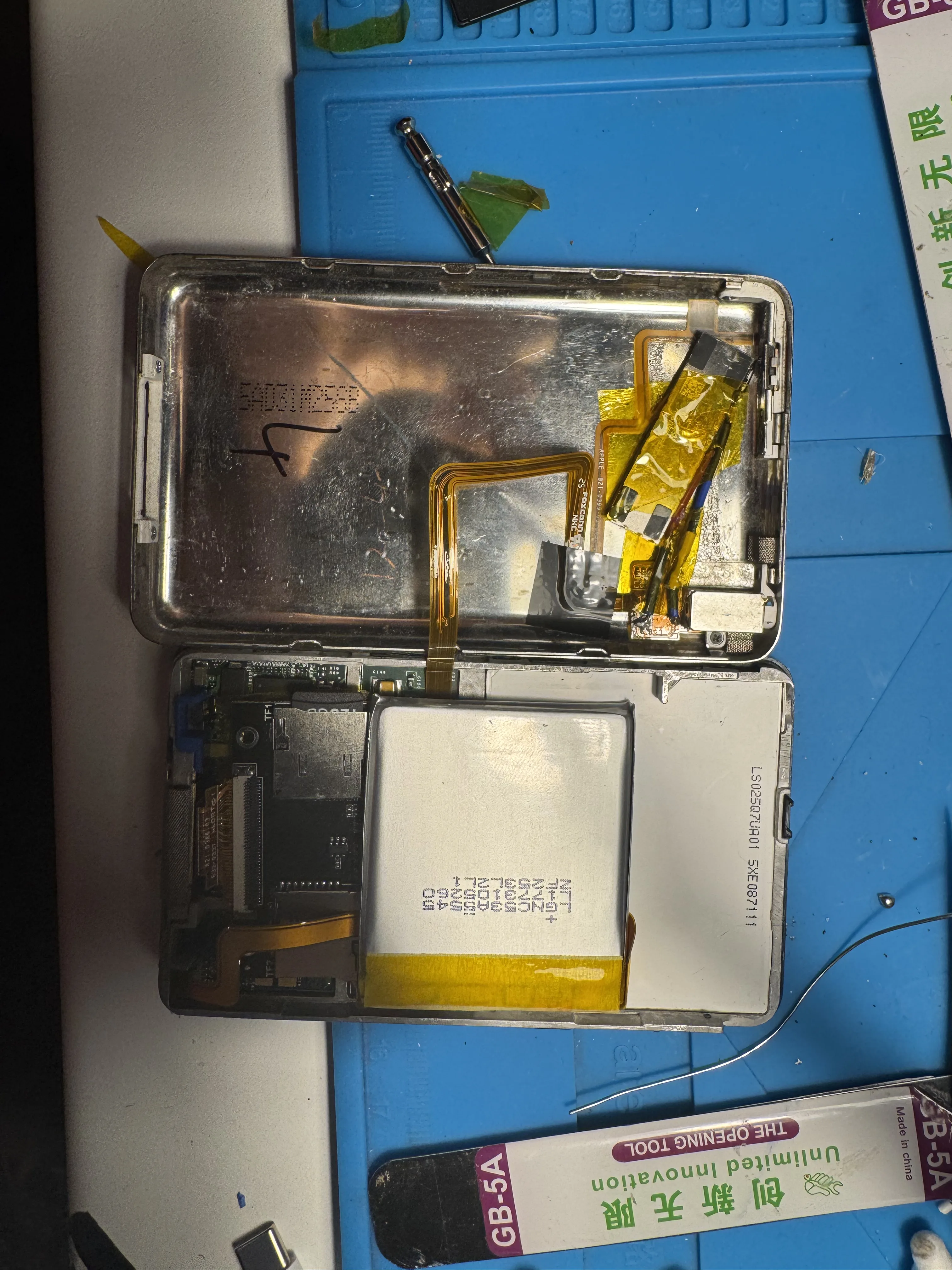 White iPod with small iPhone 7 taptic installed