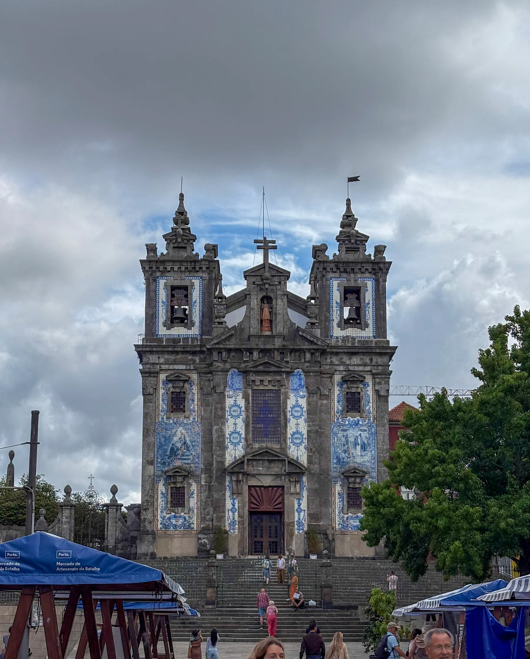 Santo Ildefonso and its blue tiles, above the Batalha craft market.