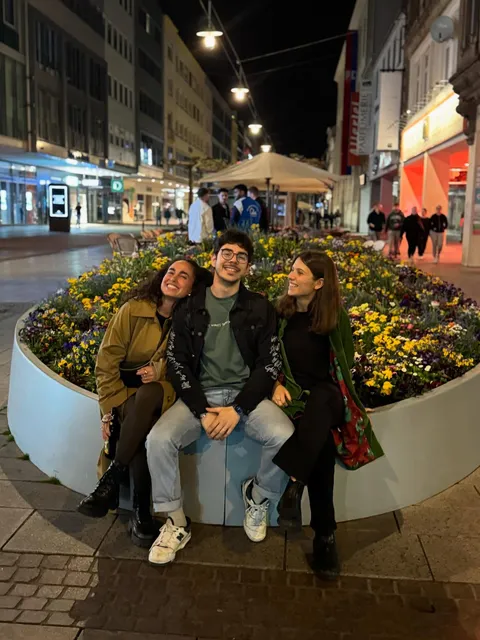 Friends & Flowers 🫂🌼