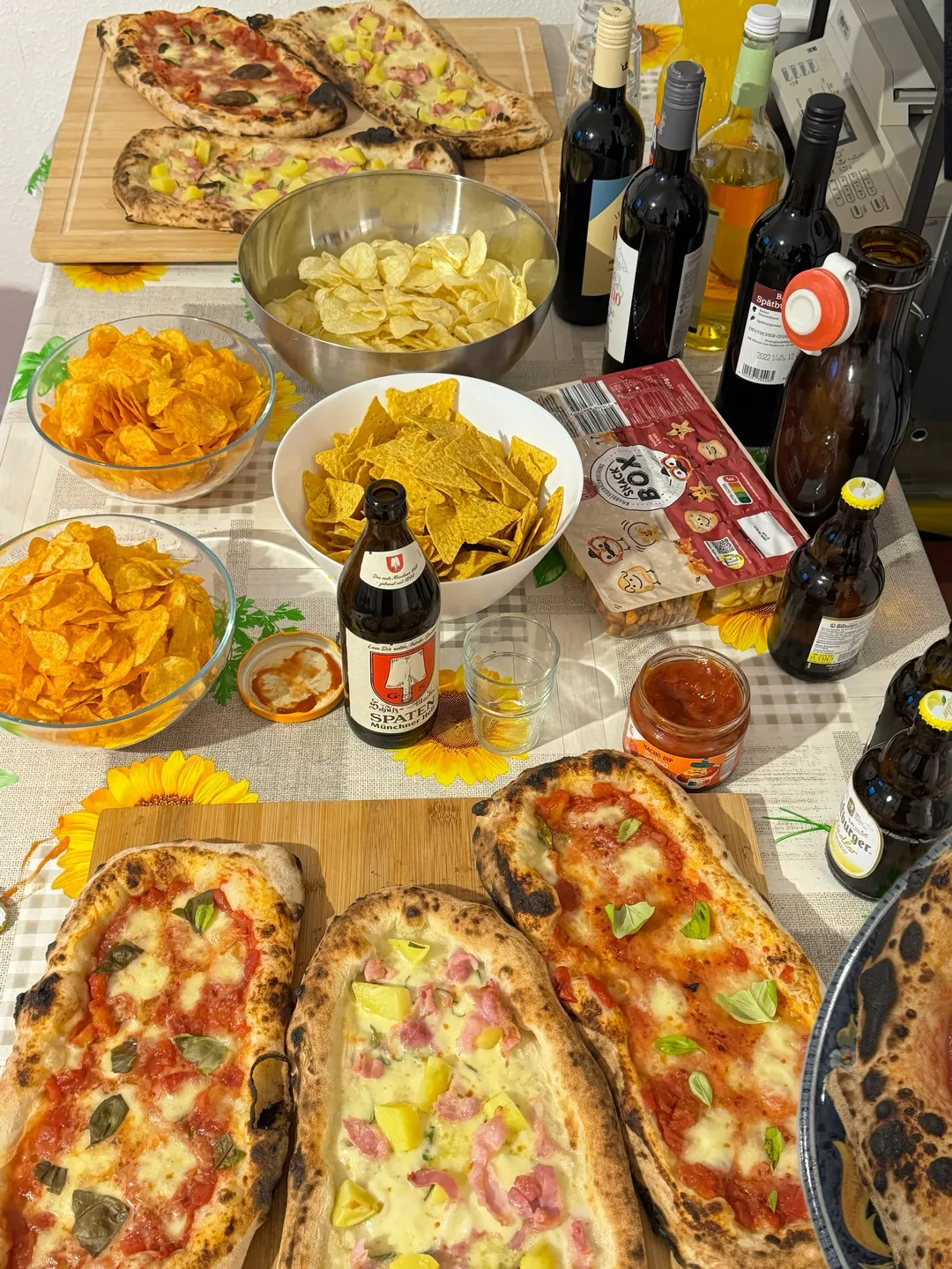 Pizza dump home made and bought 🍕☺️ (1/6)
