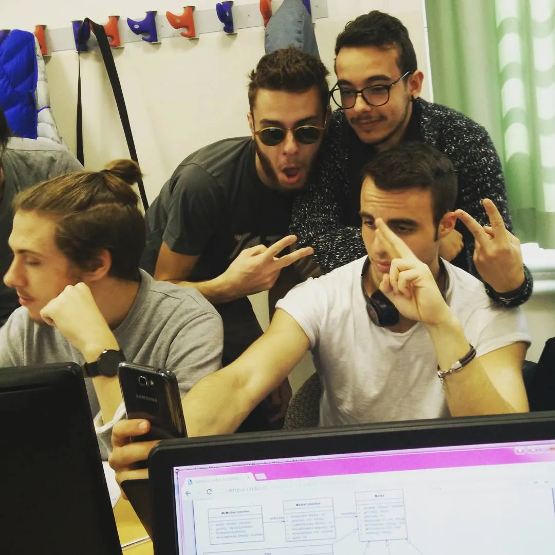Ingegneri del bujo del cul #cazzofateiselfie #windowsrosa #f (1/1)