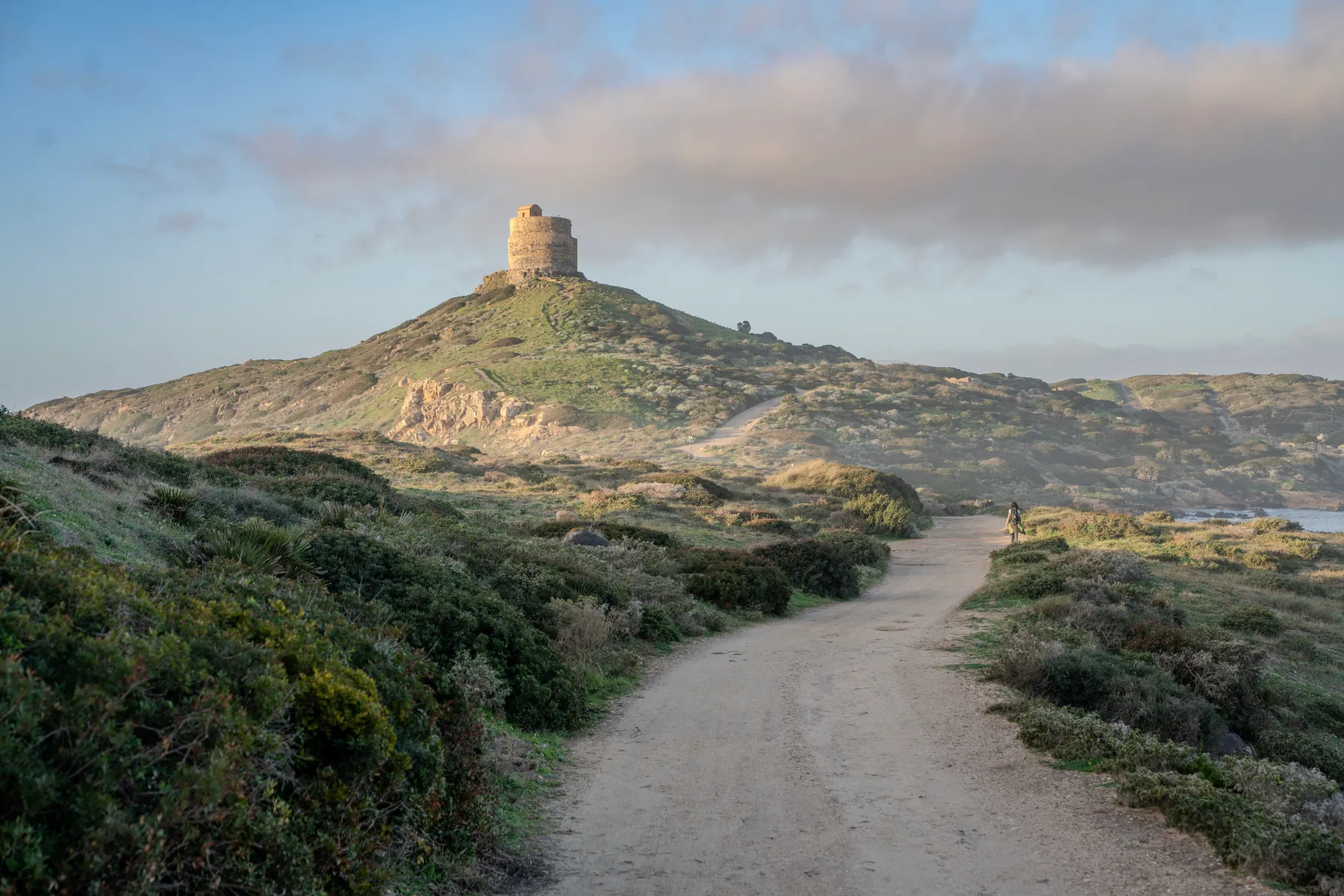 The Spanish tower of San Giovanni above Tharros, one walker on the track.
