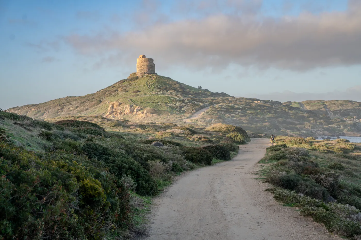 The Spanish tower of San Giovanni above Tharros, one walker on the track.