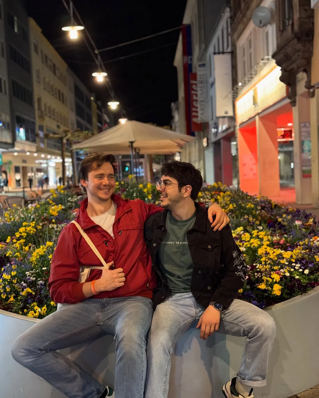 Friends & Flowers 🫂🌼 (2/10)