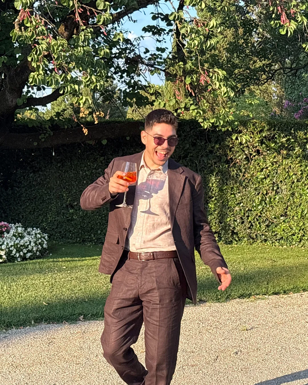 Wedding season. Brown linen, orange spritz, yellow dress 🥂💛 (1/3)