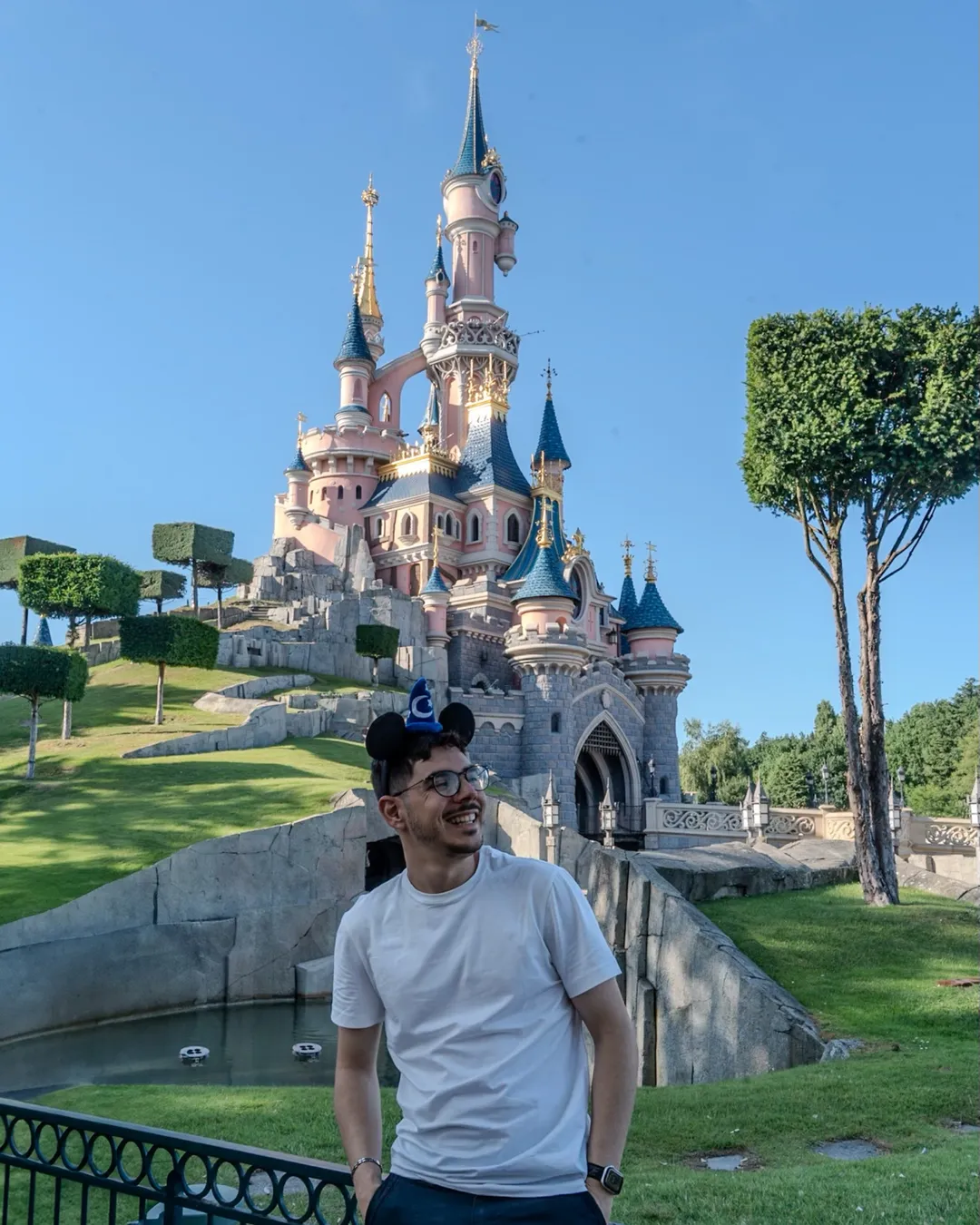 Ears on, chef hat on, castle on 🏰✨ (2/5)