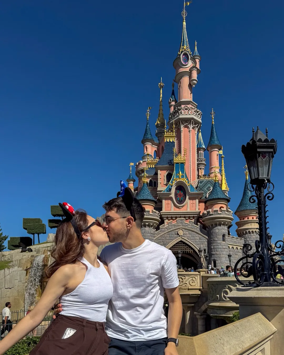 Ears on, chef hat on, castle on 🏰✨ (3/5)