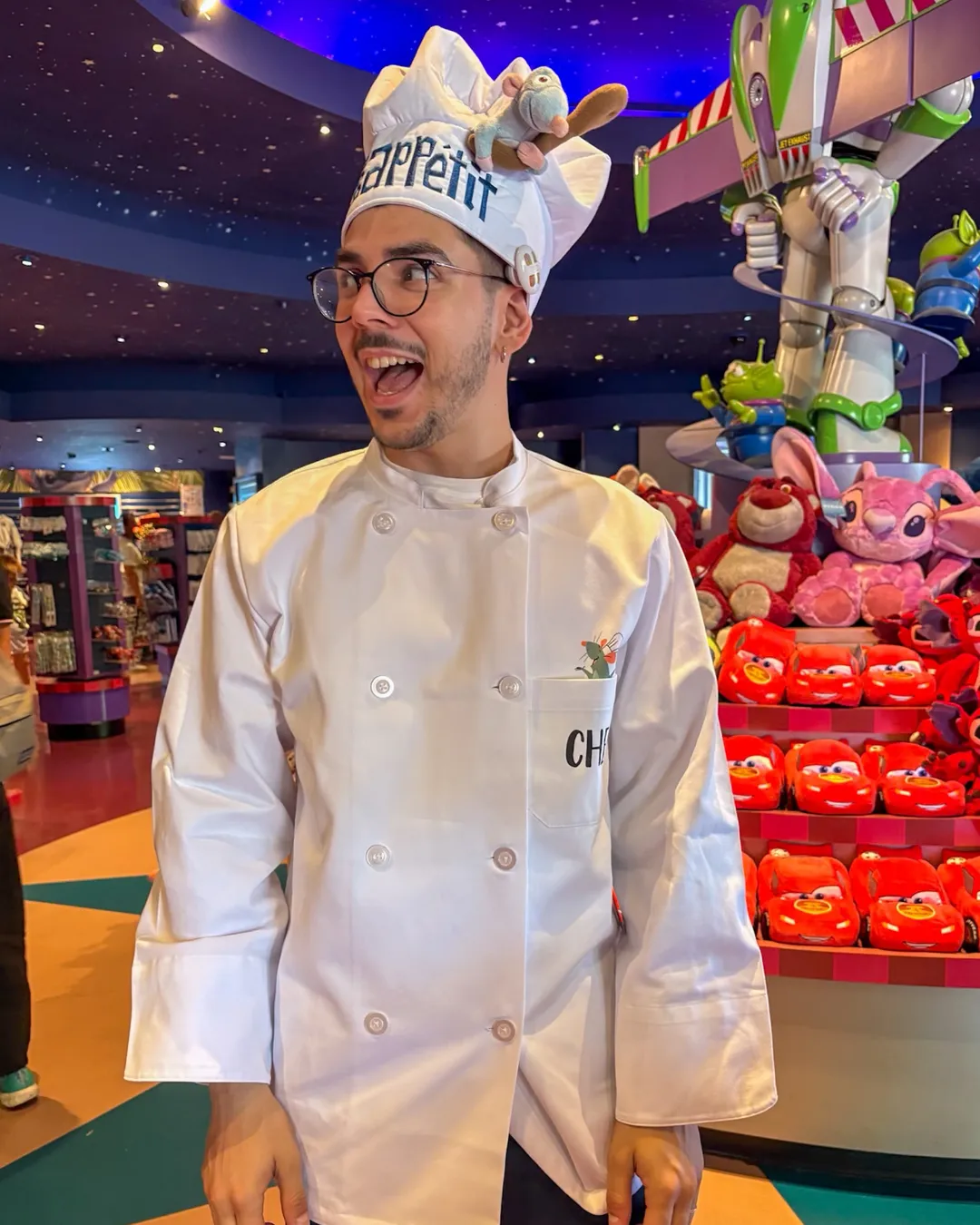 Ears on, chef hat on, castle on 🏰✨ (4/5)