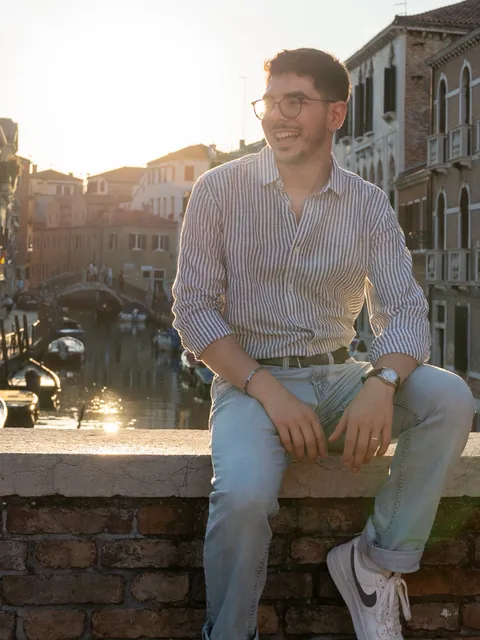 Venice in stripes, from golden hour to midnight 🚤
