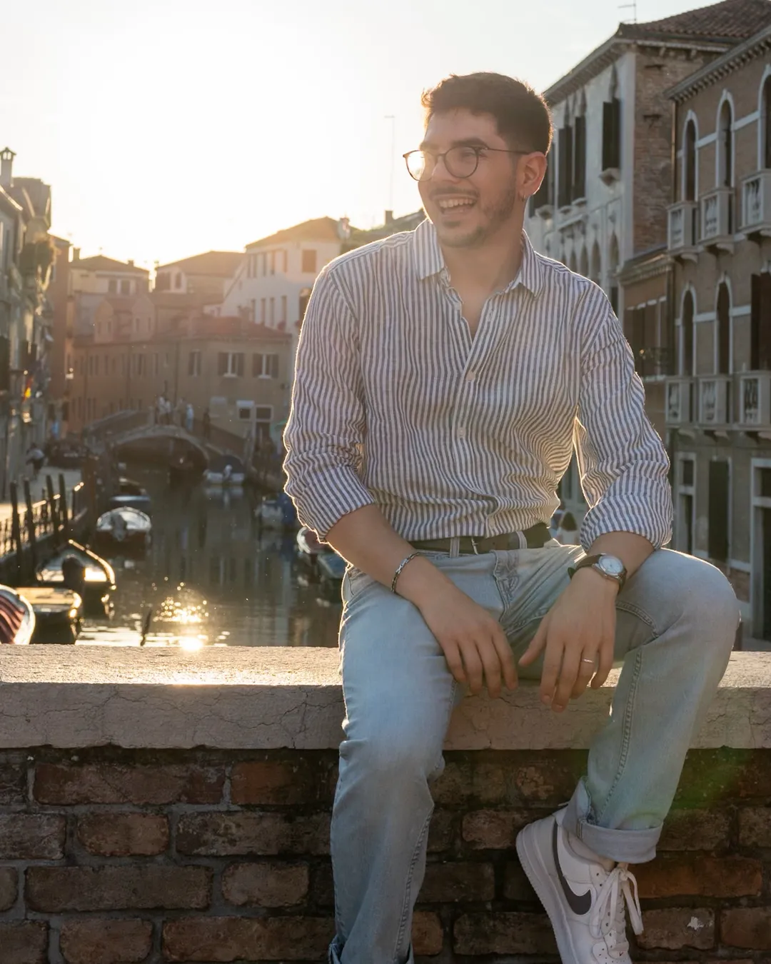 Venice in stripes, from golden hour to midnight 🚤 (1/8)