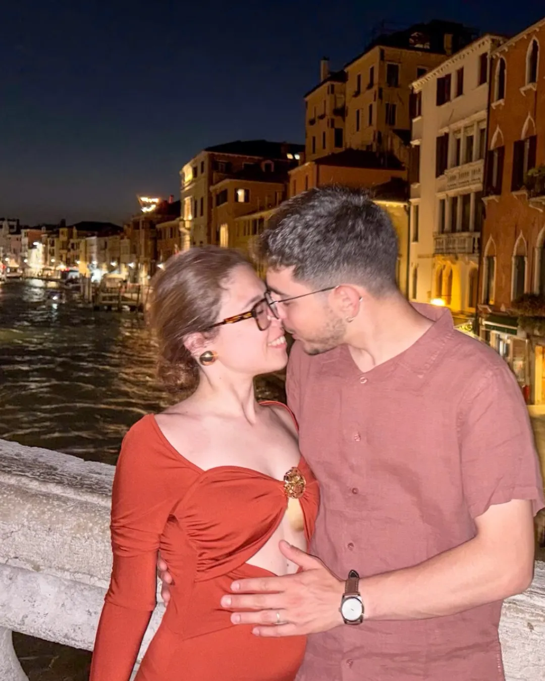 Venice in stripes, from golden hour to midnight 🚤 (8/8)
