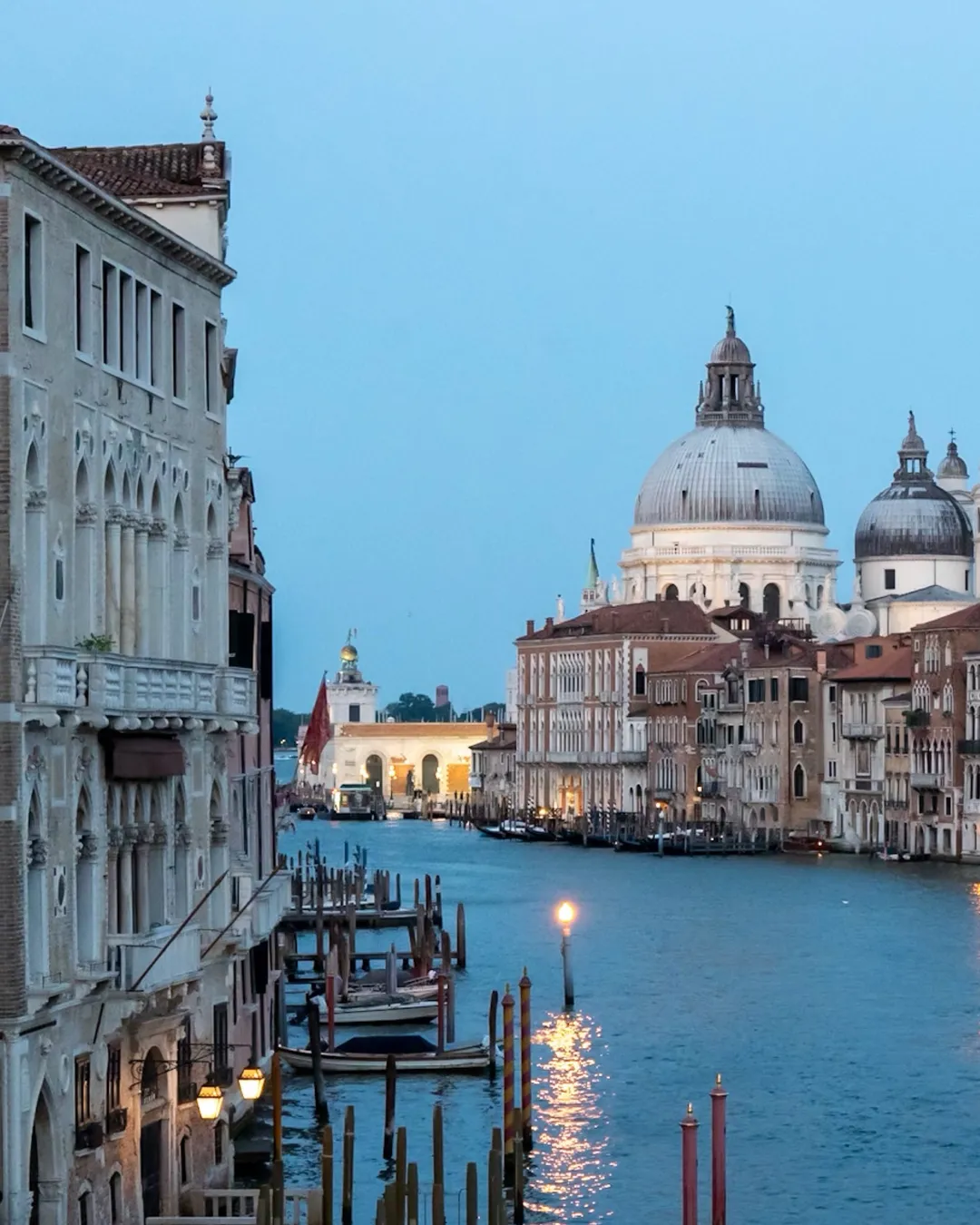 Blue hour on the Grand Canal 💙 (1/3)