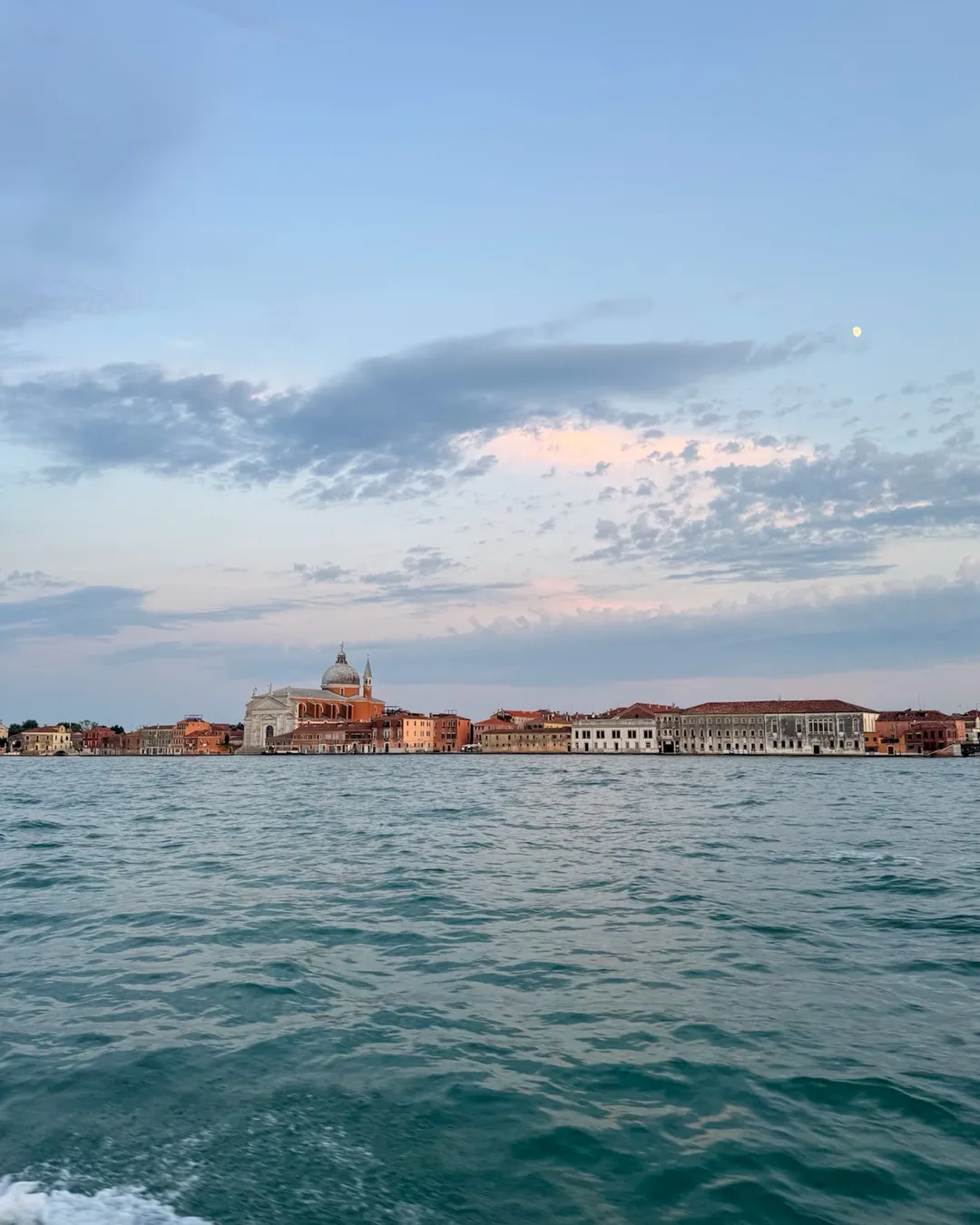Blue hour on the Grand Canal 💙 (3/3)